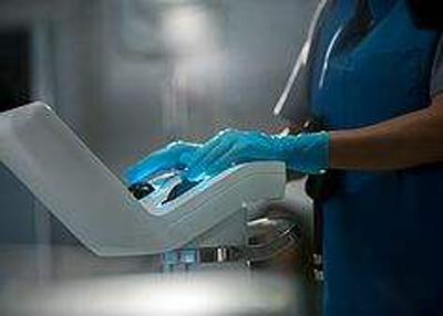 醫(yī)用超聲波清洗機如何操作才能保證使用者不被污物感染？
